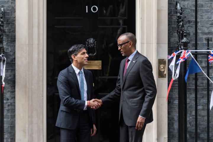 El 'premier' británico, Rishi Sunak, recibiendo en Downin Street al presidente de Ruanda, Paul Kagame.