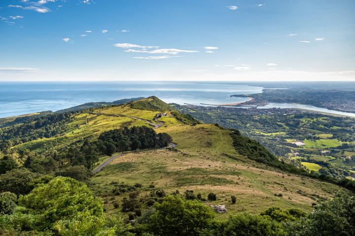 Vista panorámica de la frontera natural entre España (Euskadi) y Francia.