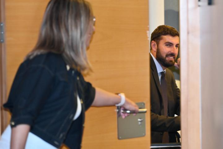 José Ángel Antelo, presidente de Vox en Murcia, a su entrada a la reunión con López Miras para negociar su posible apoyo