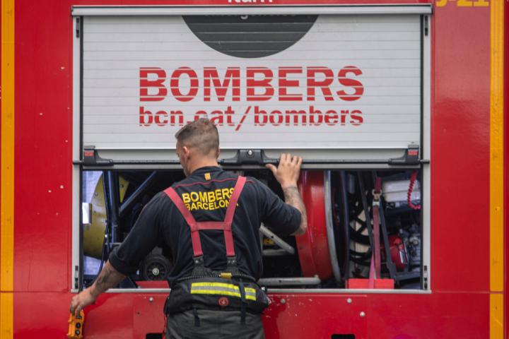 Imagen de archivo de un efectivo de los Bomberos de la Generalitat acudiendo a un servicio.