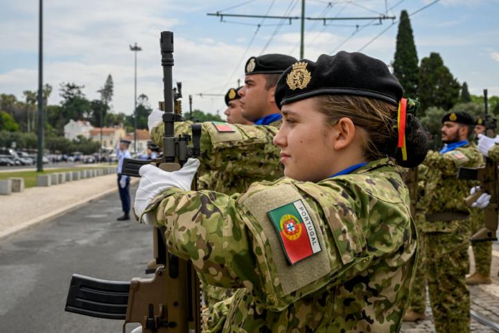Una militar participa en un acto institucional celebrado en Lisboa hace unos meses.