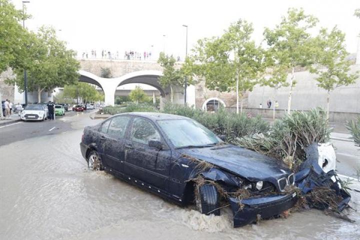 Destrozos tras la tormenta de este jueves en Zaragoza.