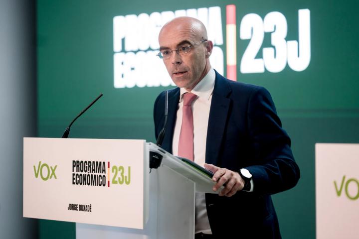 El responsable de Acción Política, Jorge Buxadé, durante la presentación del programa electoral de Vox para las elecciones generales del 23J.