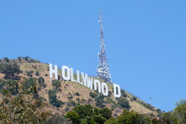 Fotografía del letrero de Hollywood, el 9 de junio de 2023, en el Lake View Park, en Los Ángeles (EEUU).