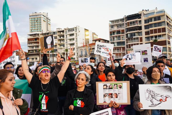 Protestas en Turquía por la muerte de Mahsa Amini a manos de la 'Policía de la moral' iraní