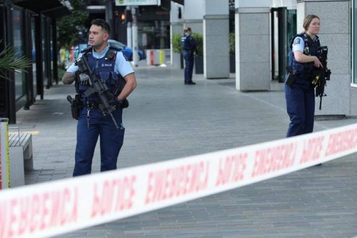 La policía de Auckland en los alrededores del lugar donde se ha producido el tiroteo