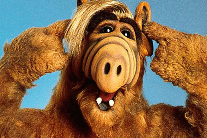 Alf, el extraterrestre adicto a los gatos que llegó a la Tierra y triunfó en televisión.