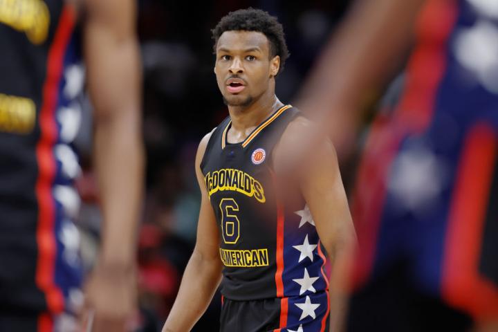 Bronny James, hijo de LeBron James, en un partido del McDonalds All American Basketball Games.