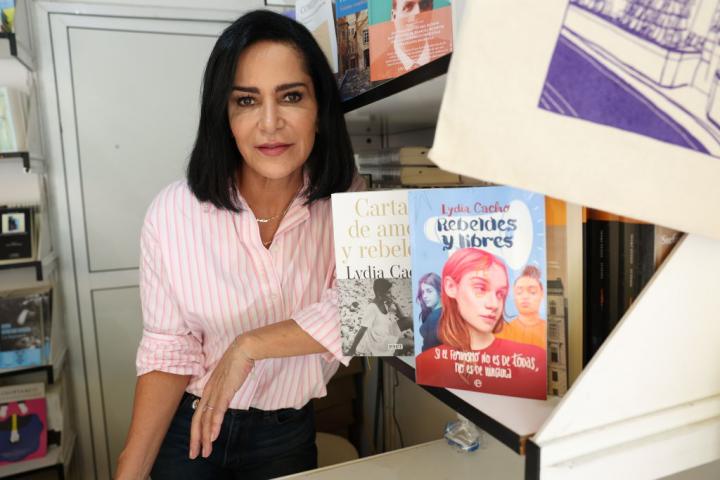 La mexicana Lydia Cacho en la firma de libros de la última Feria del Libro de Madrid.