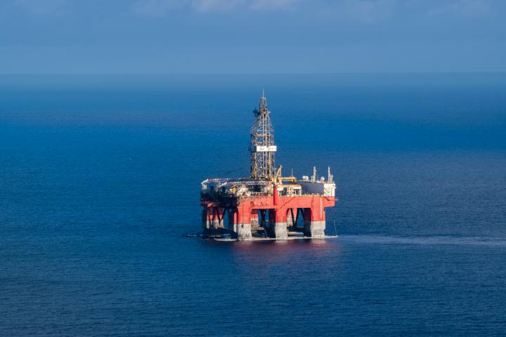 Una planta petrolífera inspecciona los fondos del Atlántico en busca de crudo.