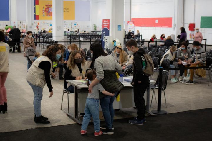 Un centro de acogida de refugiados temporal, en la Fira de Barcelona.