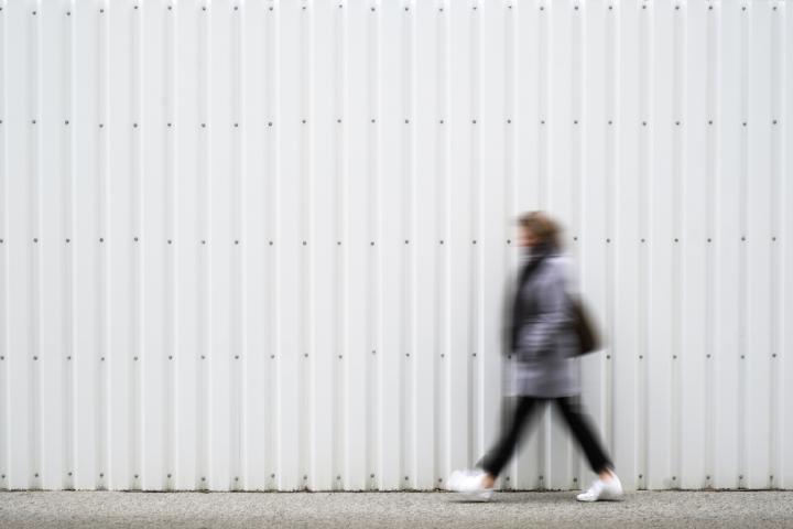 Caminar, cuanto más mejor.