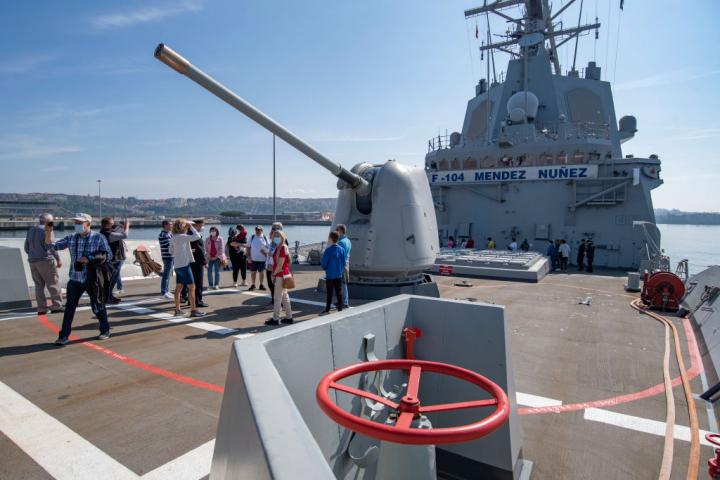 La fragata Méndez Núñez en Getxo en mayo de 2023.