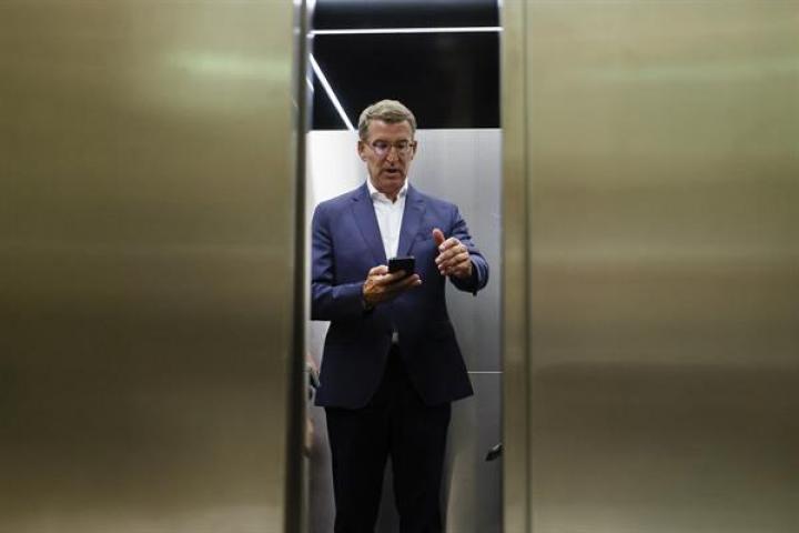 Alberto Núñez Feijóo, tras la reunión con los nuevos diputados y senadores del PP