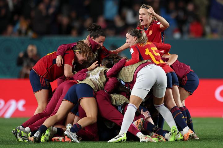 Las jugadoras celebran su clasificación para la final del Mundial tras ganar a Suecia.