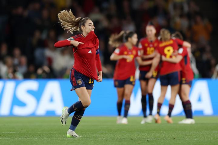 Olga Carmona celebrando el gol de España.
