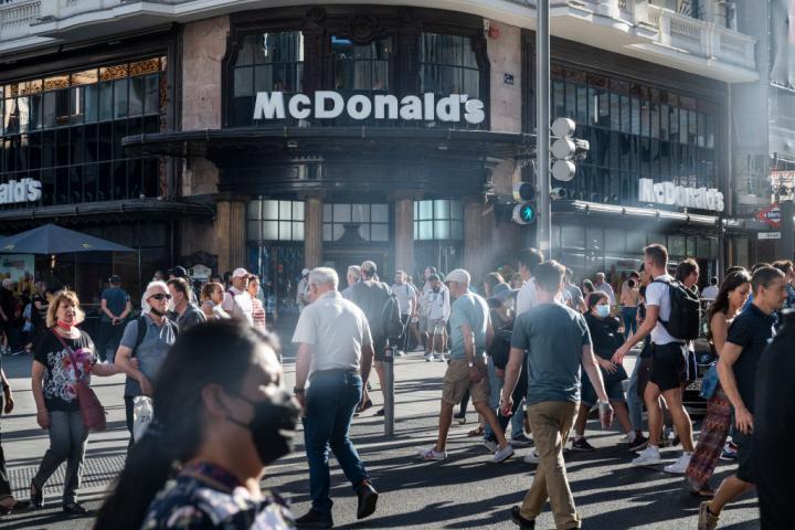 Restaurante de la cadena McDonald's en la Gran Vía de Madrid.