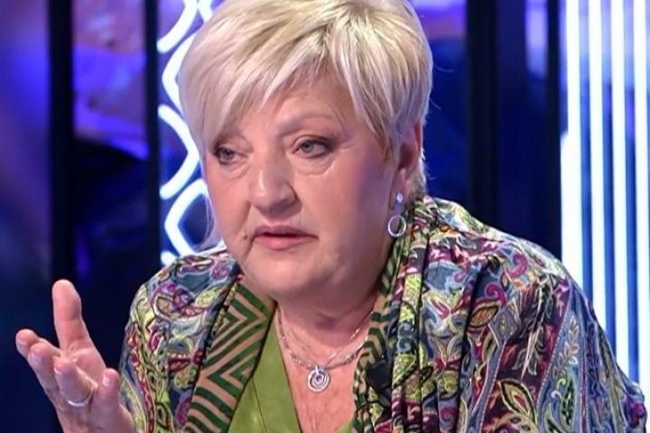 Carmen Balfagón en el plató de 'La última noche', de Telecinco.