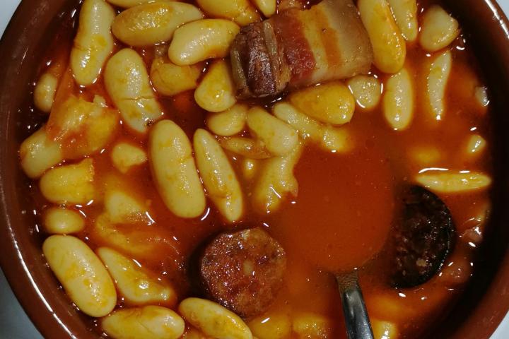 Plato de fabada.