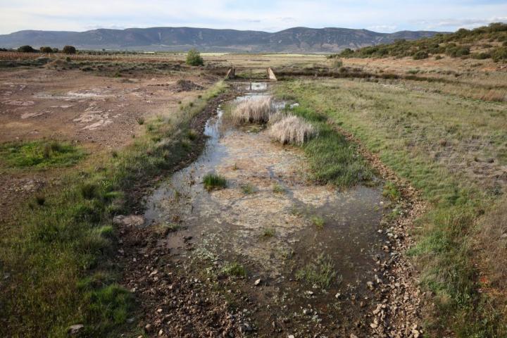 El río Becea, en Castilla-La Mancha, prácticamente seco por la falta de lluvia.