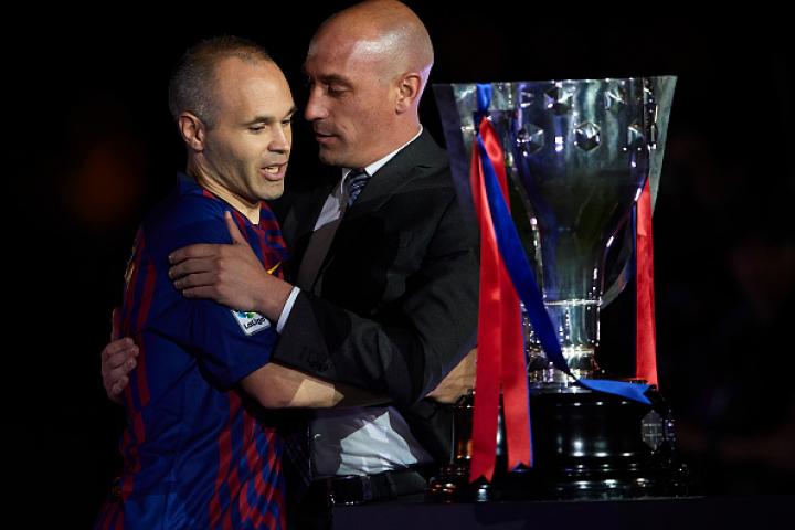 Andres Iniesta y Luis Rubiales.
