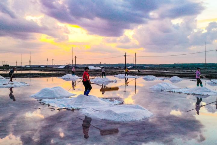 Imagen de archivo de un yacimiento de sal en China.