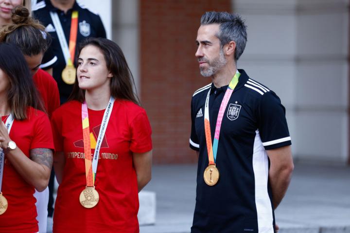 Jorge Vilda, seleccionador español de fútbol femenino, durante el recibimiento en Moncloa tras la conquista del Mundial en Australia.