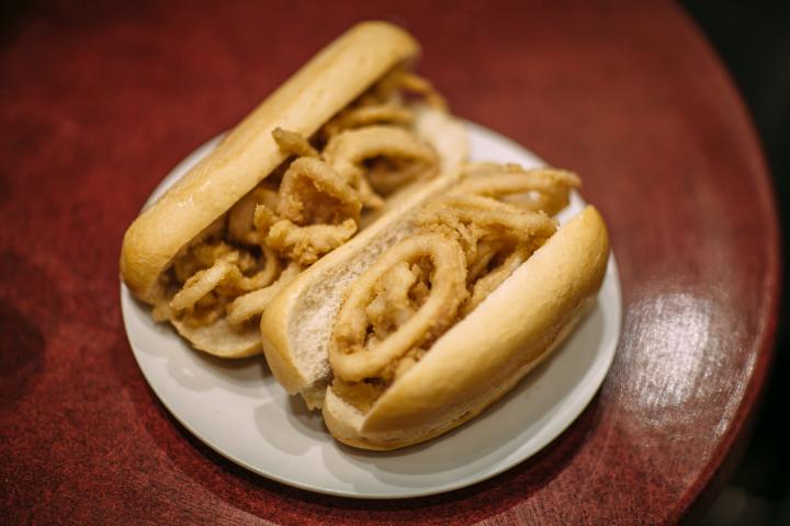 Un bocadillo de calamares