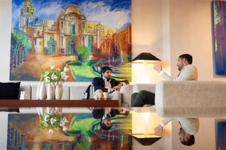 El presidente en funciones de la Región de Murcia, Fernando López Miras, y el líder de Vox en la Región, José Ángel Antelo