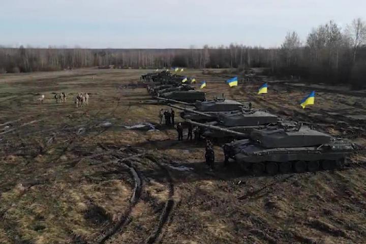 Entrenamiento a soldados ucranianos con tanques Challenger 2, en una imagen de archivo