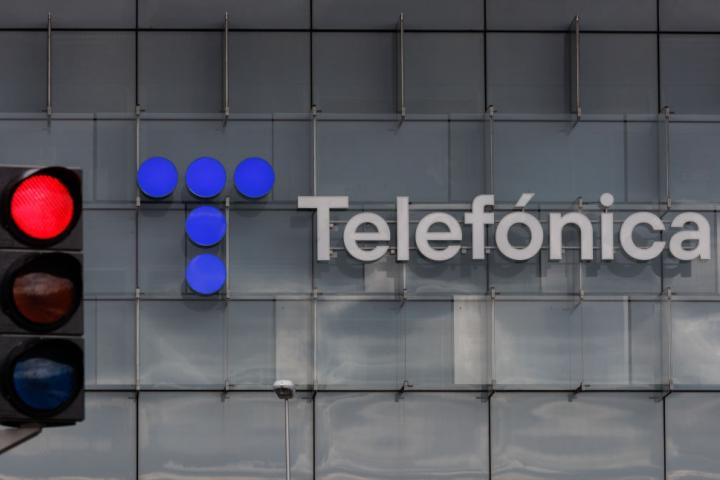 Imagen de archivo de la fachada de la sede de Telefónica en Madrid.