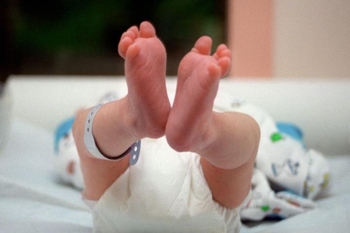 Un recién nacido, en el hospital