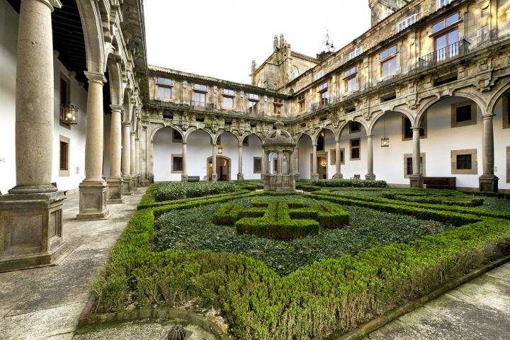 El claustro de San Lucas del Parador de Santiago.