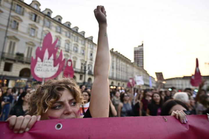 Manifestación feminista en Torino, Italia.