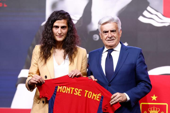 El actual presidente de la RFEF, Pedro Rocha, y la seleccionadora Montse Tomé.
