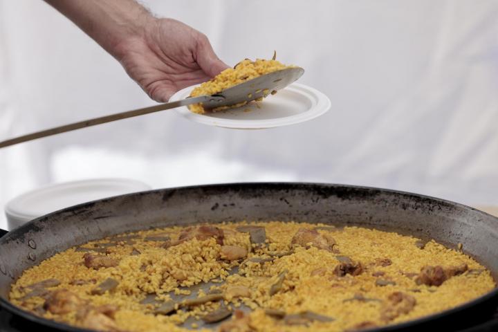 Detalle de una paella durante la final del World Paella Day Cup, iniciativa que pretende dar visibilidad al plato valenciano más internacional y el reconocimiento de la gastronomía valenciana.