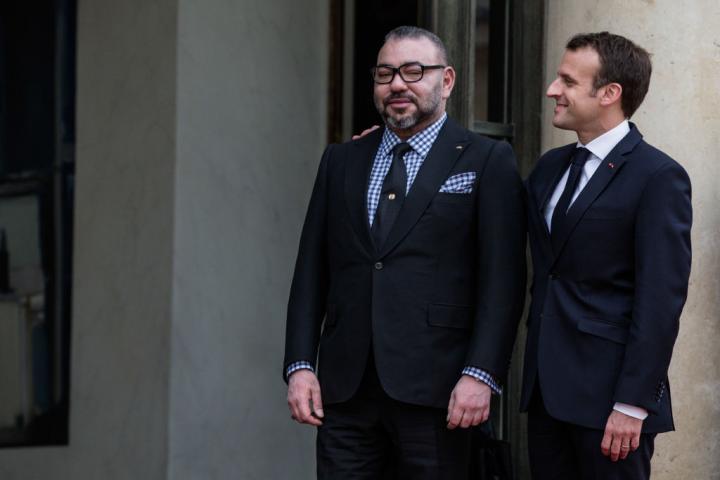 Macron recibe al rey de Marruecos en el Palacio del Elíseo en 2018.