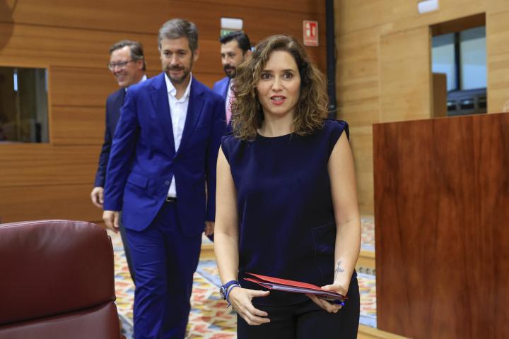 La presidenta de la Comunidad de Madrid, Isabel Díaz Ayuso, a su llegada a la sesión control al Gobierno en la Asamblea de Madrid.