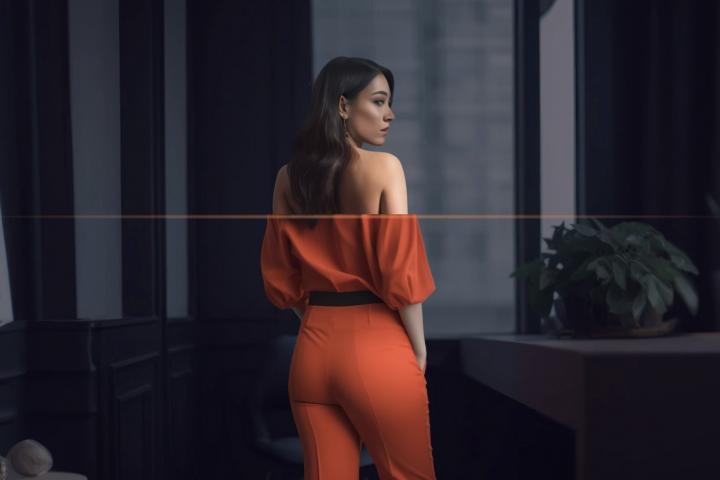 Imagen que usa la aplicación 'Clothoff' en su web para promocionarse.