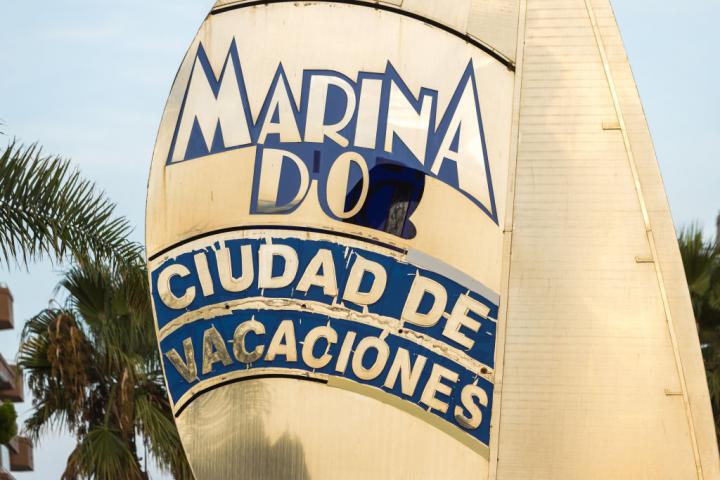 Vista de uno de los elementos que decoran Marina D'Or en Oropesa del Mar.