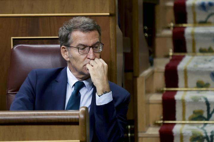 El líder del Partido Popular y candidato presidencial, Alberto Núñez Feijóo durante la segunda votación a su investidura, este viernes en el Congreso.