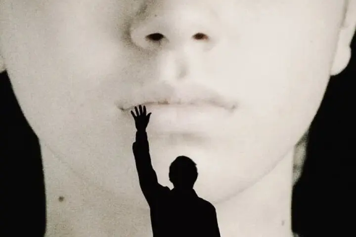 Cartel de 'Cerrar los ojos'.