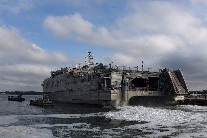 El buque estadounidense USNS Trenton