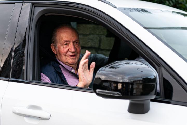 Este lunes 1 de octubre, el rey emérito Juan Carlos I abandonó España después de participar en las regatas de Sanxenxo.