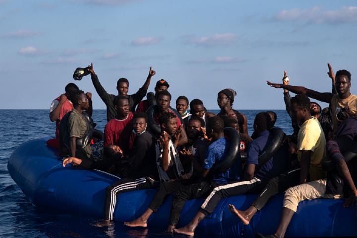 Una patera con migrantes, en una imagen de archivo.