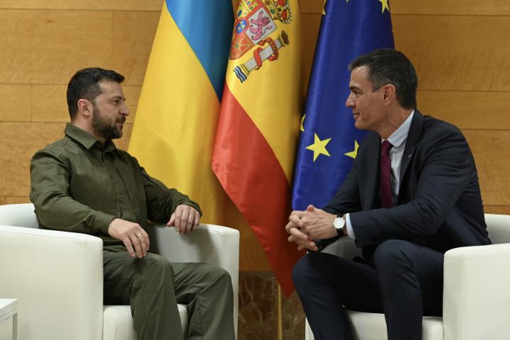 Encuentro entre los mandatarios español y ucraniano, Pedro Sánchez y Volodímir Zelenski, en Granada con motivo de la Cumbre Política Europea.