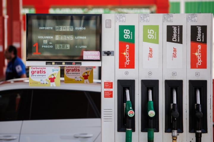 Surtidor de combustible en una gasolinera de Madrid.