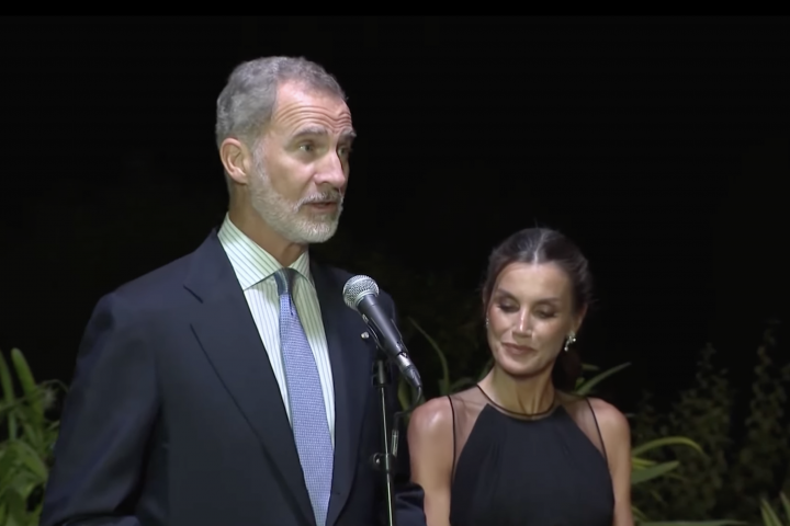 Los reyes Felipe y Letizia, en su bienvenida a los mandatarios europeos en la cumbre de Granada.
