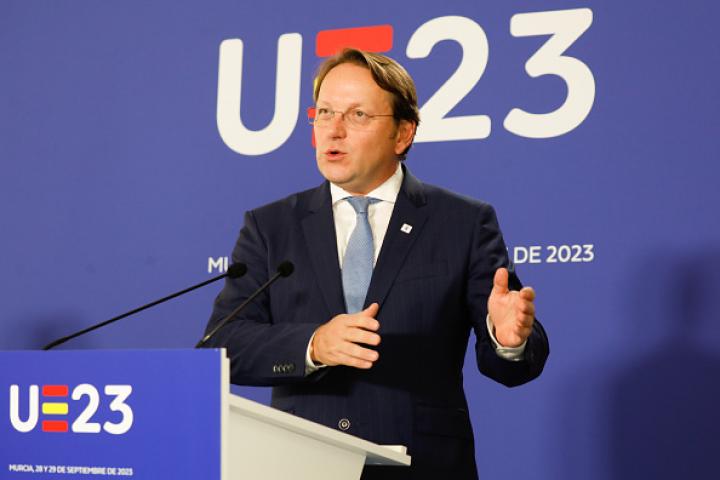 Imagen de archivo del comisario de Vecindad de la UE, Oliver Varhelyi.