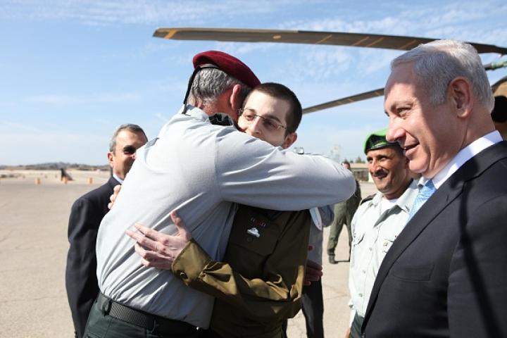 Recibimiento del sargento Gilad Shalit, tras el intercambio.